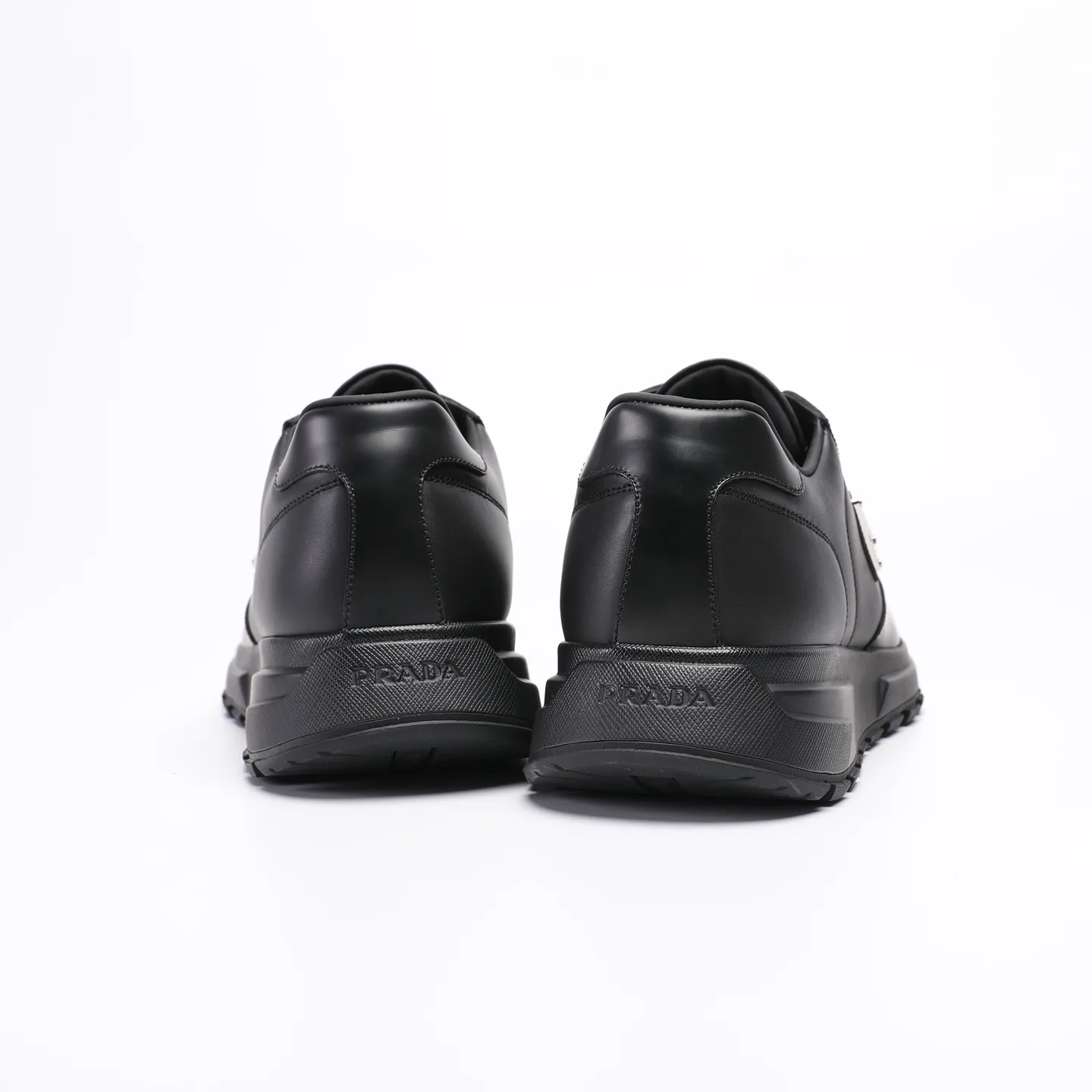 Batch 580 [PRADA] Men's shoes are popular in the counter, official website synchronization, high-quality shipments. Fabric: original cowhide with snakeskin. Lining: cowhide feet + cowhide lining. Outsole: original TPU + foam. Size: 38-46